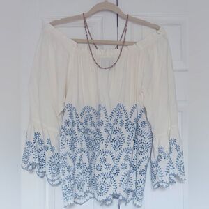 Gorgeous off the shoulder flowy top!